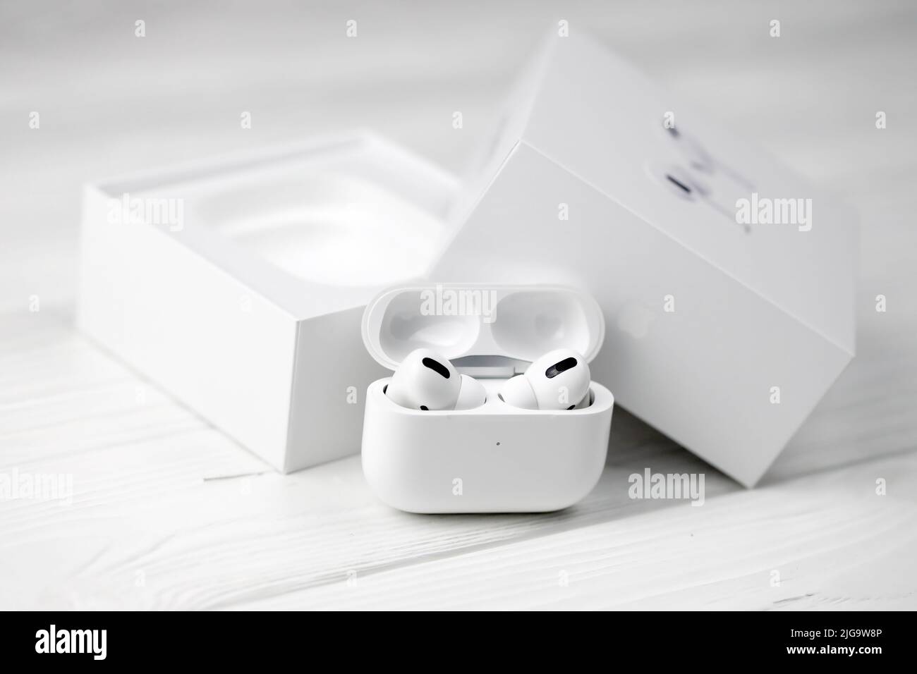 Airpods hi-res stock photography and images - Page 13 - Alamy