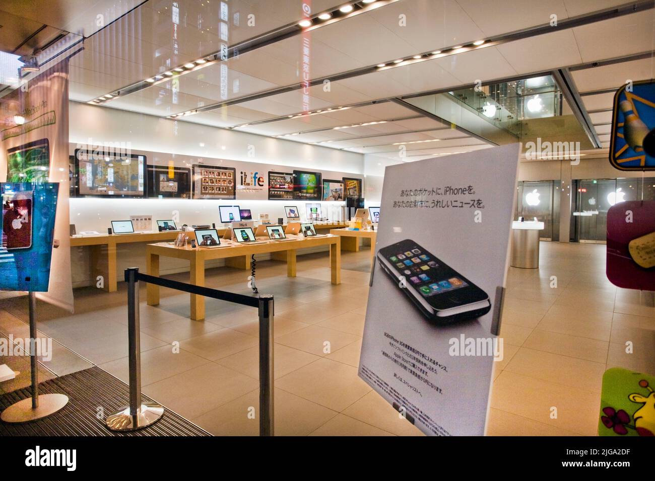 Apple Store, Ginza, Tokyo, This photo was used here: wayoho…