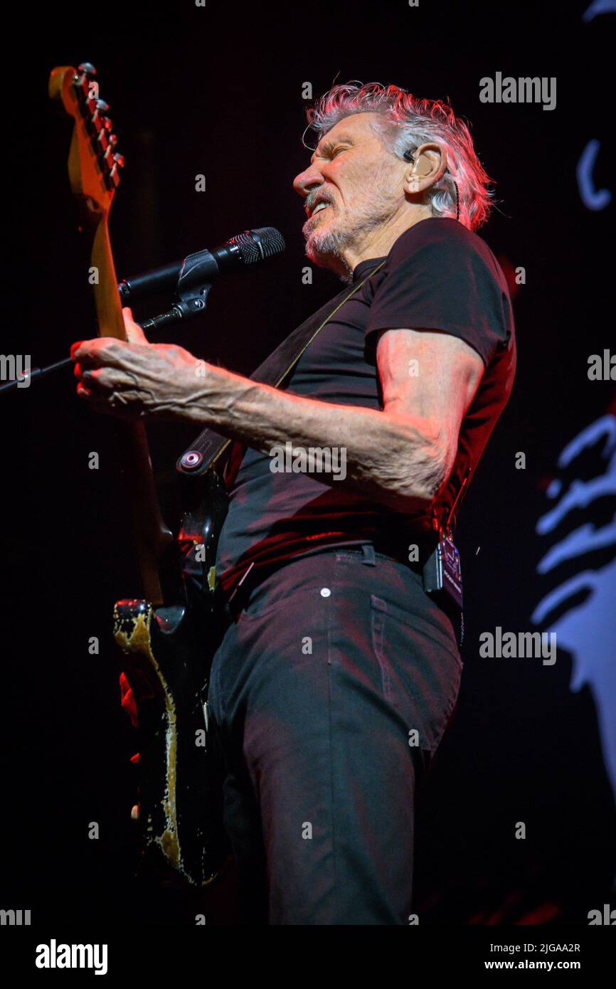 Toronto, Canada. 08th July, 2022. English musician, singer-songwriter, composer, and co-founder of the progressive rock band Pink Floyd, Roger Waters, performs at a sold out show at ScotiaBank Arena in Toronto. Credit: SOPA Images Limited/Alamy Live News Stock Photo