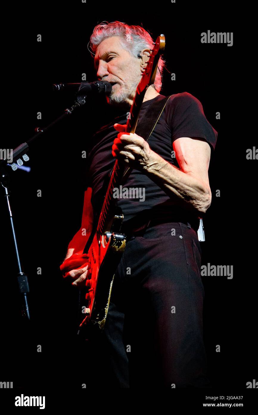 Toronto, Canada. 08th July, 2022. English musician, singer-songwriter, composer, and co-founder of the progressive rock band Pink Floyd, Roger Waters, performs at a sold out show at ScotiaBank Arena in Toronto. Credit: SOPA Images Limited/Alamy Live News Stock Photo