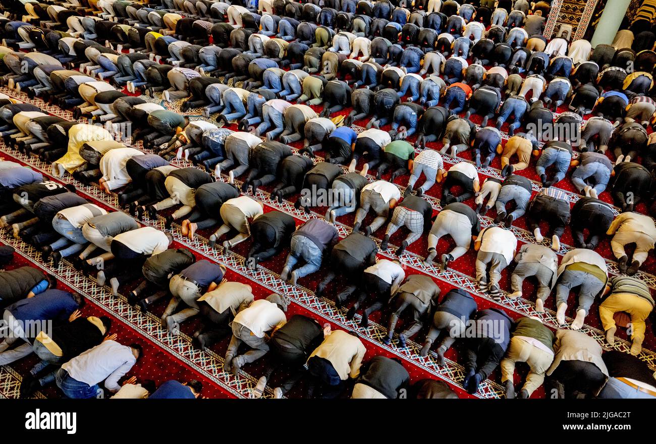 Rotterdam Islam 2022-07-09 06:30:33 ROTTERDAM - Muslims during morning prayers in the ...