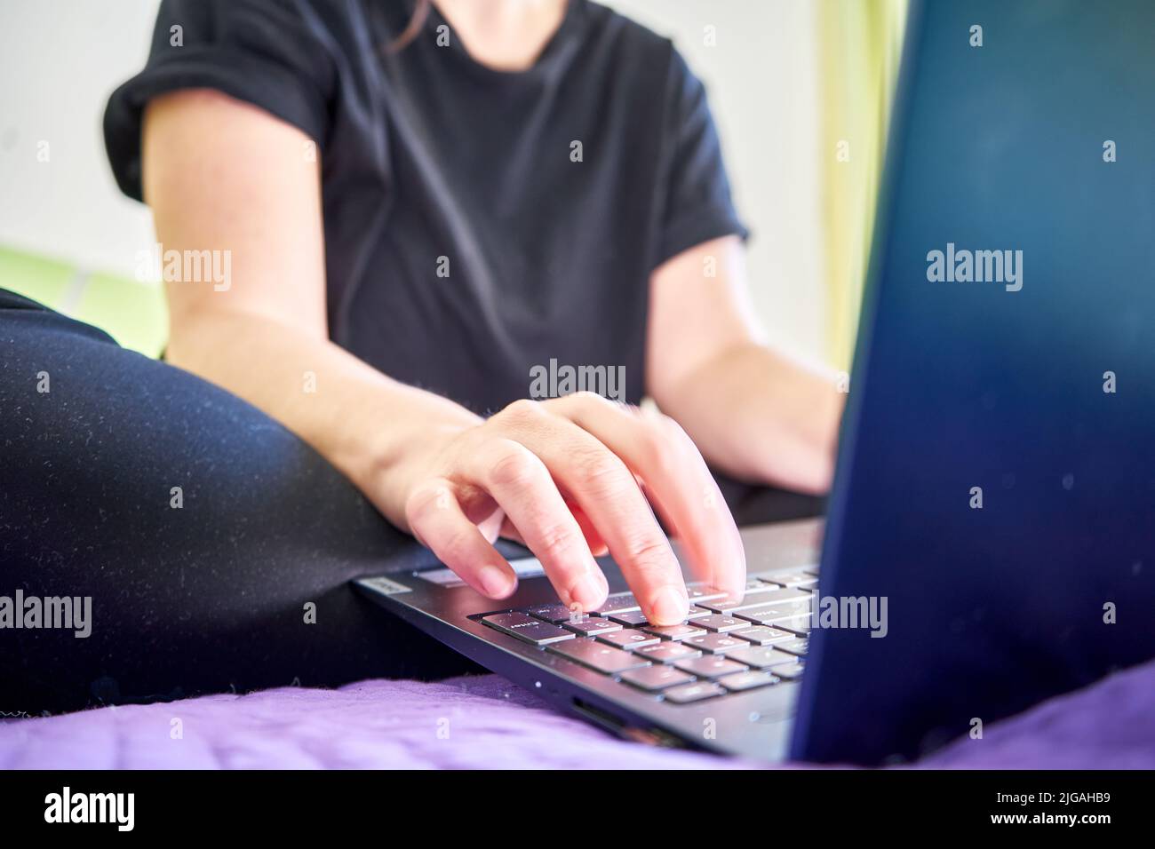 Hands female sitting laptop hi-res stock photography and images - Alamy