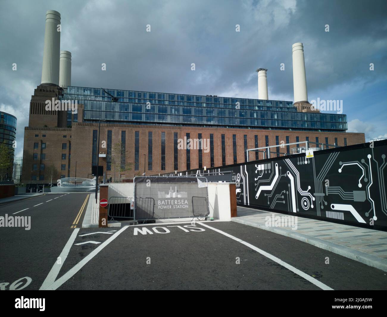 Around Battersea Power Station, London, UK, Oct 2021. Roadside approach to a full view of the repurposed Battersea Power Station,  London, SW8, England. Stock Photo