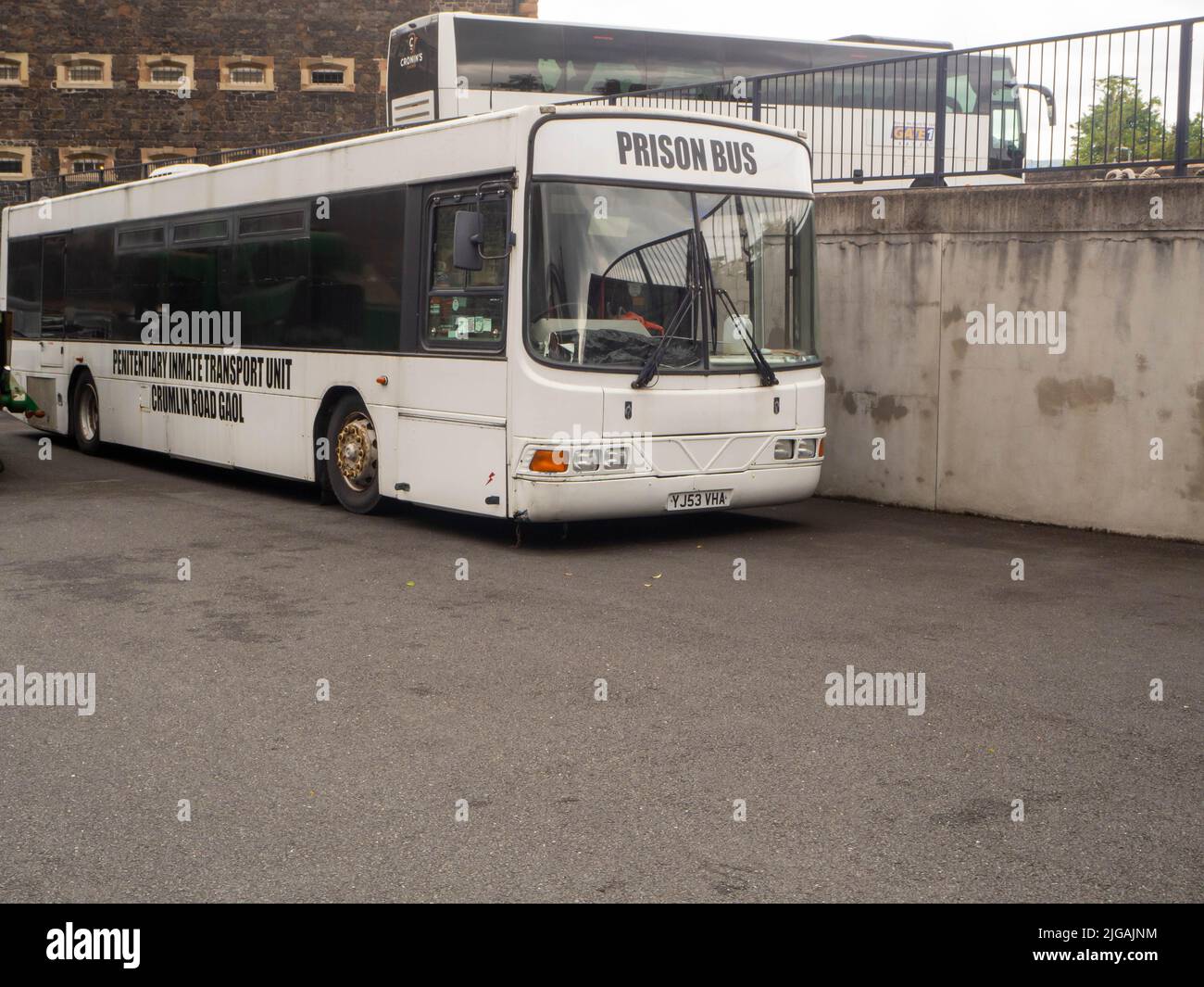 Prisoners bus at the Crumlin Road Gaol Experience Belfast on display in the exercise yard Stock Photo