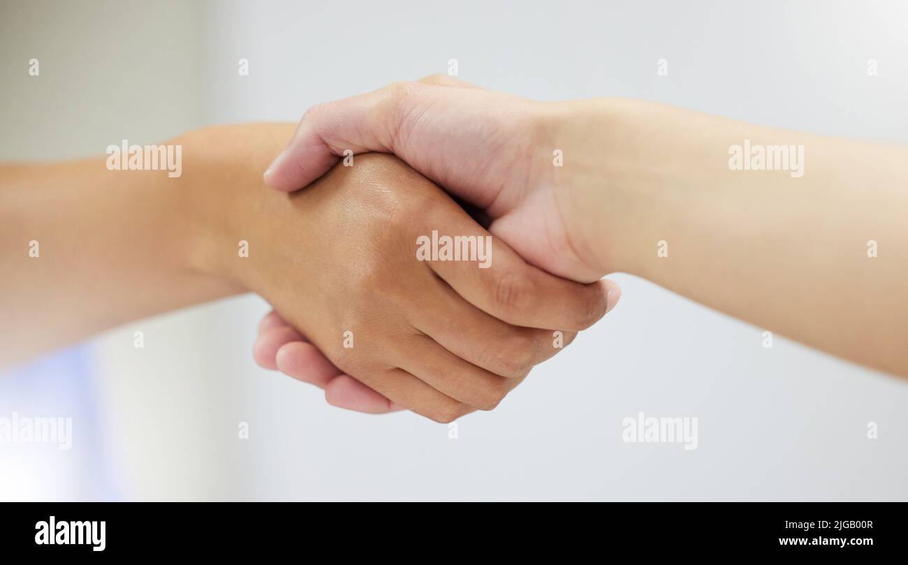 Please come again. two unrecognizable people shaking hands in a clinic. Stock Photo