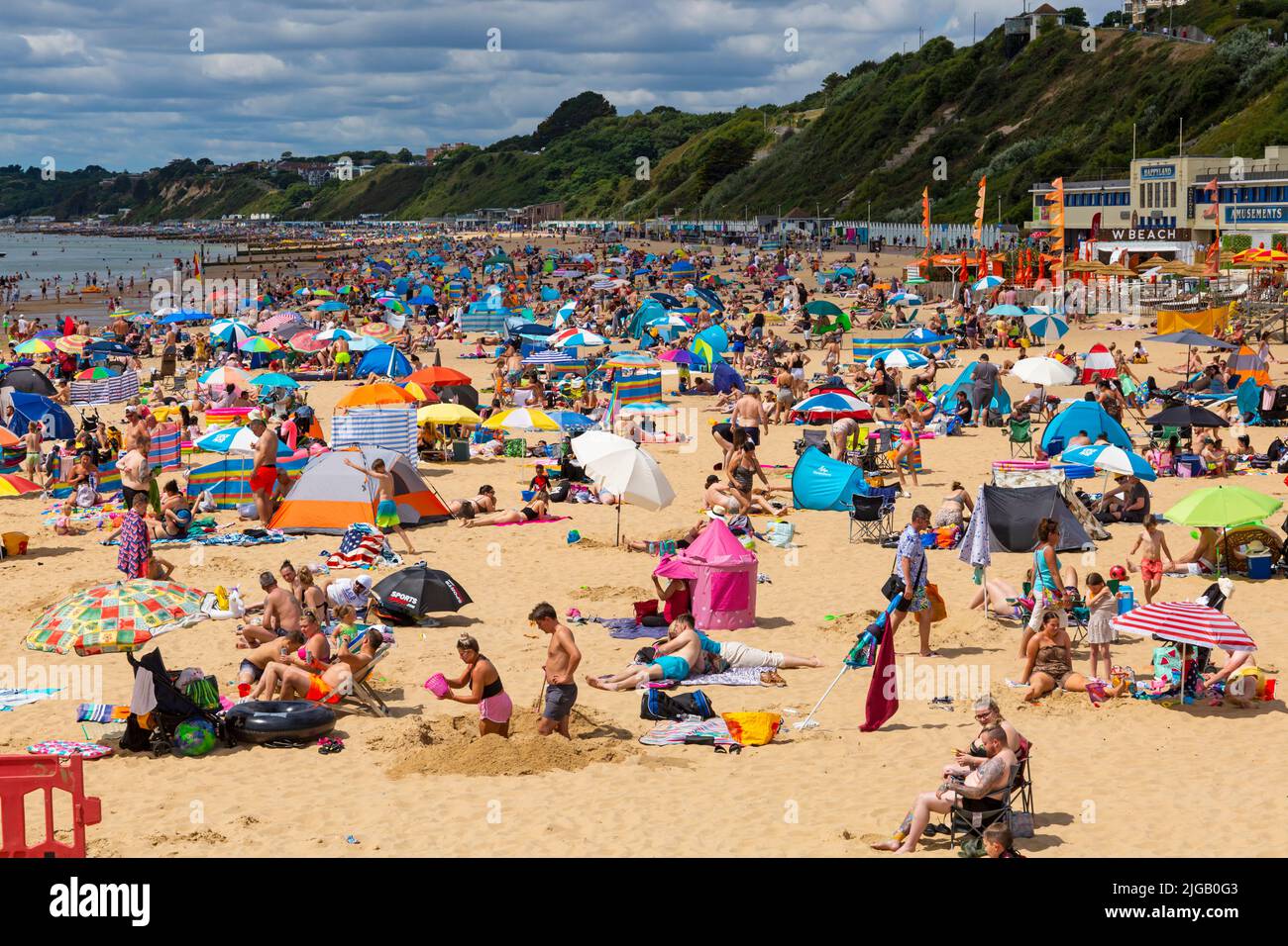 Bournemouth, Dorset UK. 9th July 2022. UK weather: Crowds flock to Bournemouth beach on a hot sunny day as sunseekers head to the seaside to make the most of the sun as the beaches get packed. Credit: Carolyn Jenkins/Alamy Live News Stock Photo