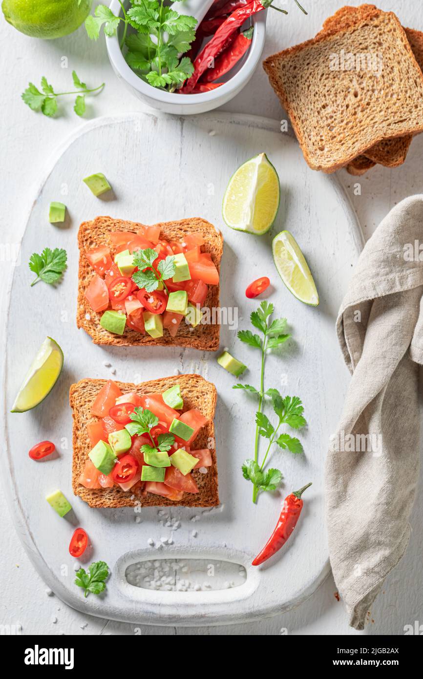 Crunchy and delicious toasts with tomatoes, lime and coriander. Toasts
