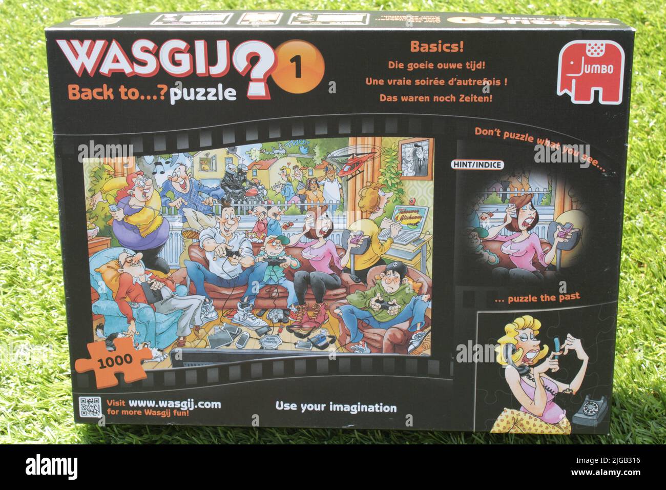 Wasgij Back to Puzzle.  1000 piece unique jigsaw puzzle brand where you need to use your imagination to piece together the Wasgij solution. 09-07-2022 Stock Photo