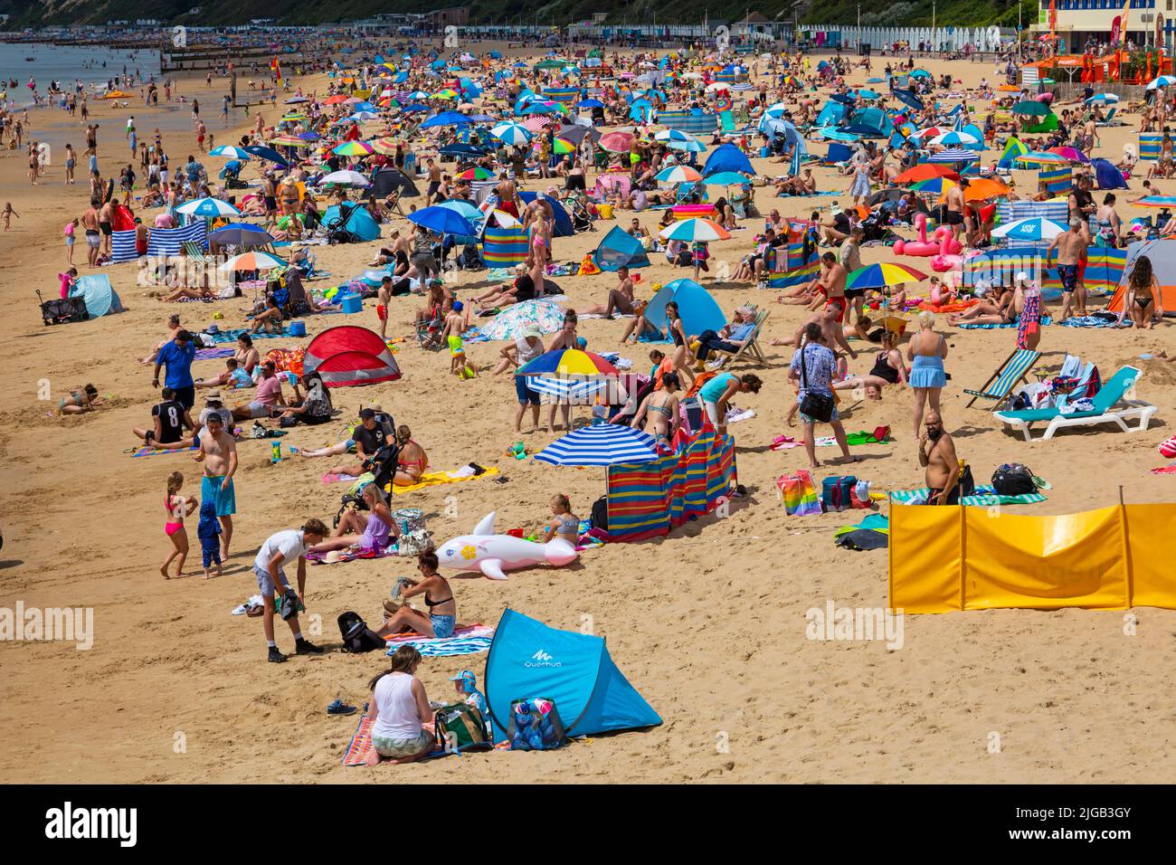 Bournemouth, Dorset UK. 9th July 2022. UK weather: Crowds flock to Bournemouth beach on a hot sunny day as sunseekers head to the seaside to make the most of the sun as the beaches get packed. Credit: Carolyn Jenkins/Alamy Live News Stock Photo
