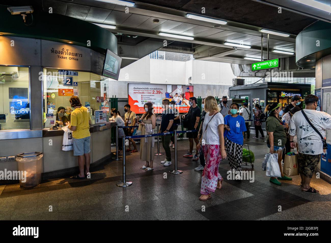 Bangkok, Thailand. 09th July, 2022. People wearing face masks line up to buy BTS Skytrain tickets. Credit: SOPA Images Limited/Alamy Live News Stock Photo