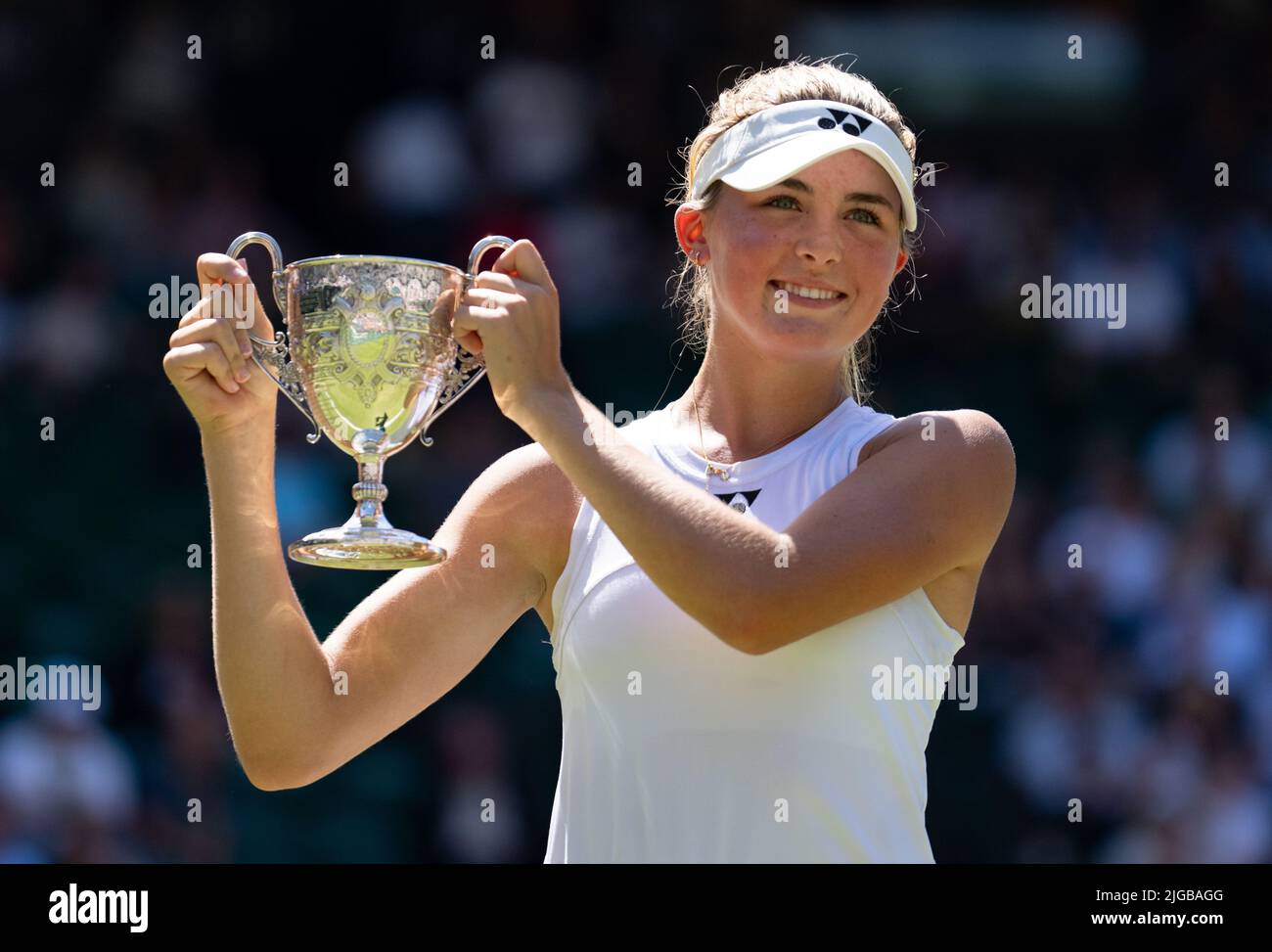 Liv Hovde (USA) with the winning trophy after playing against Luca