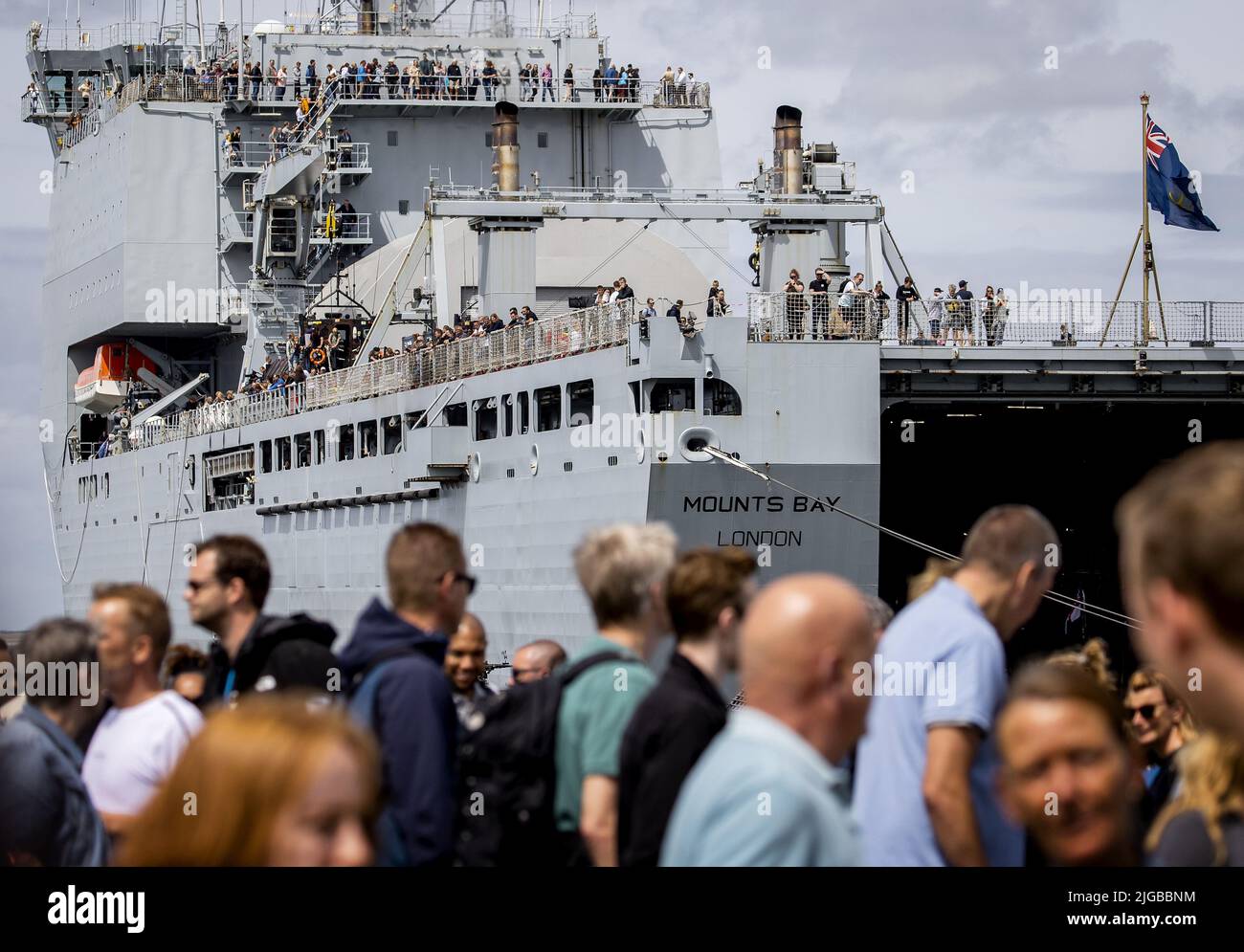 2022-07-09 14:41:03 DEN HELDER - The HMS Mount Bay is located in the harbor of Den Helder on the annual Marine Days. During these maritime days, visitors can get acquainted with the world of the Royal Navy. ANP KOEN VAN WEEL netherlands out - belgium out Stock Photo