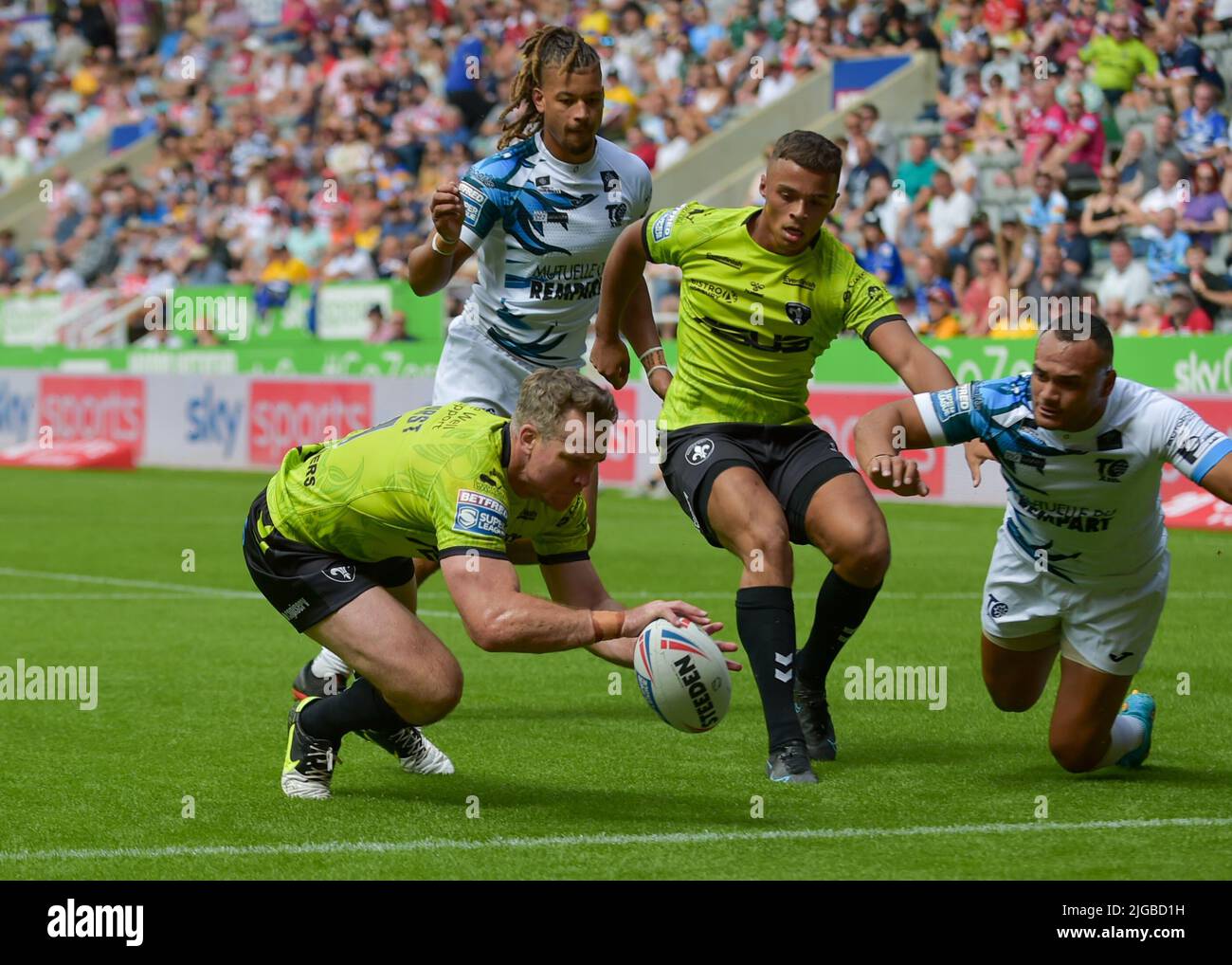 Newcastle, UK. 9th July, 2022. Matty Ashurst of Wakefield Trinity scores a try Magic Weekend 2022, Wakefield V Toulouse at St James Park, Newcastle Credit: Craig Cresswell/Alamy Live News Stock Photo