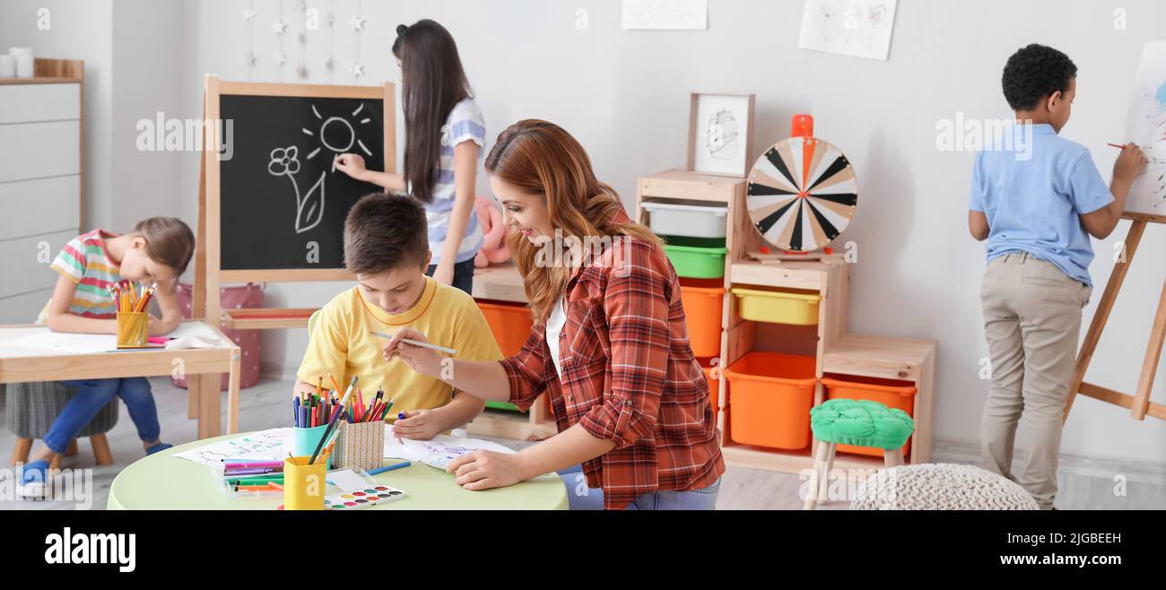 Drawing teacher giving lessons at school Stock Photo - Alamy