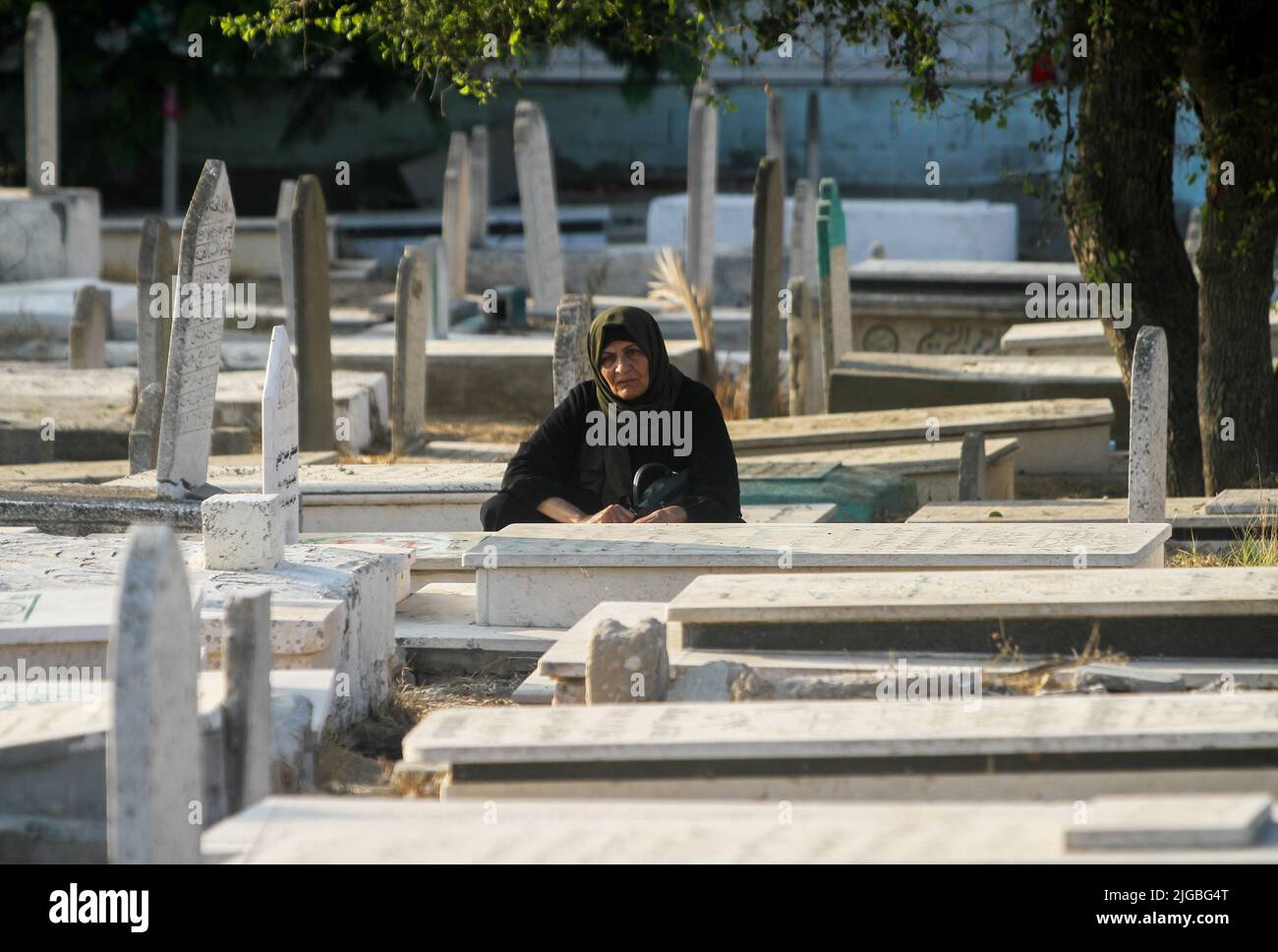 July 9, 2022, Gaza City, Gaza Strip, Palestine: Gaza, Palestine. 09 July 2022. Palestinians visit the graves of their loved ones and recite the Al-Fatiha at the Gaza cemetery, following the performance of Eid al-Adha prayers in Gaza City. Eid Al-Adha is the second main holy festival  in Islam and honours prophet Ibrahim's readiness to obey God and sacrifice his son Ismail (Credit Image: © Ahmad Hasaballah/IMAGESLIVE via ZUMA Press Wire) Stock Photo