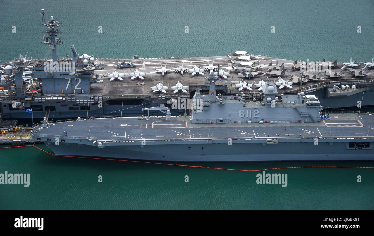 Pearl Harbor, United States. 07 July, 2022. Aerial view of U.S. Navy nuclear-powered aircraft carrier USS Abraham Lincoln, top, and Republic of Korea Navy amphibious assault ship ROKS Marado mored side-by-side during Rim of the Pacific 2022 at Joint Base Pearl Harbor-Hickham July 7, 2022 in Pearl Harbor, Hawaii. Twenty-six nations, 38 ships, four submarines, 170 aircraft and 25,000 personnel are participating in RIMPAC.  Credit: MCS Leon Vonguyen/Planetpix/Alamy Live News Stock Photo