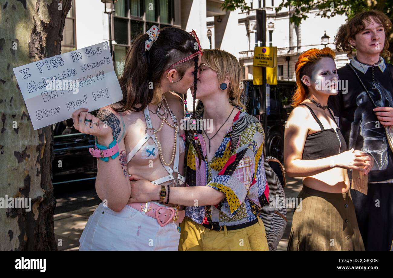 Hyde Park Corner, London, UK. 9th July, 2022. A large number of people gathered in Central London today to protest against the lack of rights and healthcare for transgender people. Picture Credit: ernesto rogata/Alamy Live News Stock Photo