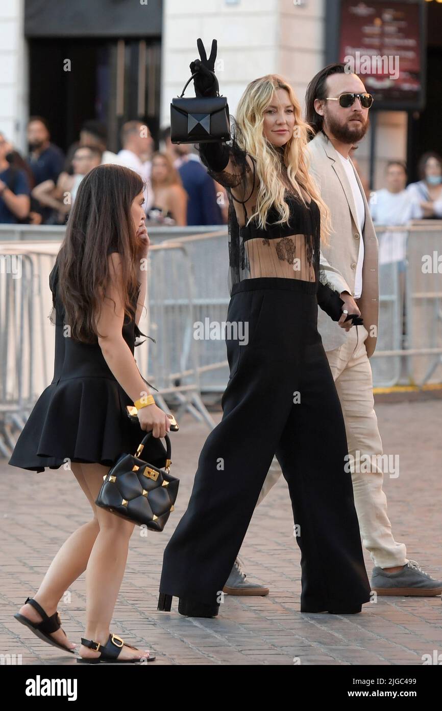 Kate Hudson (center) and Danny Fujikawa (center) attend at the