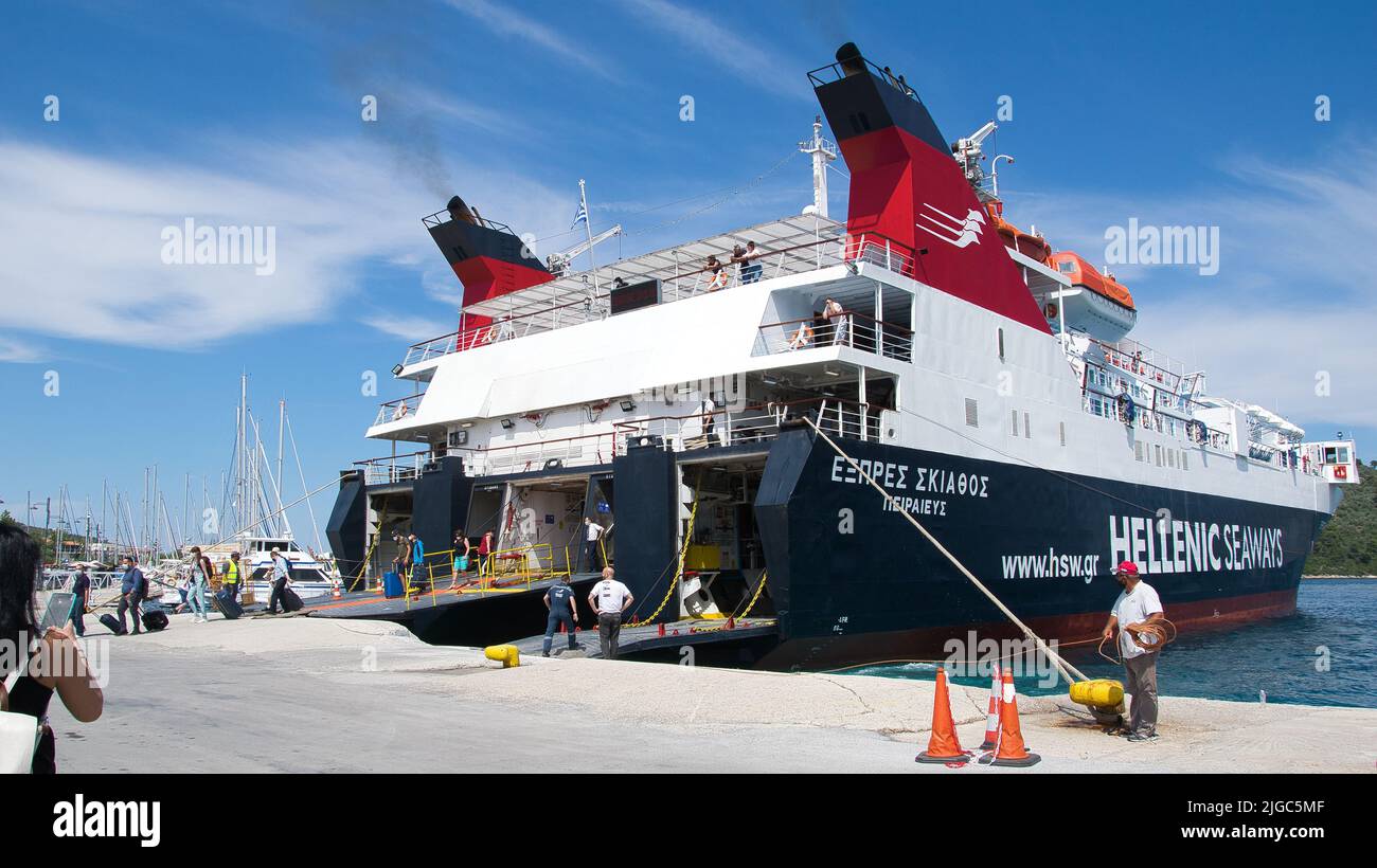 Express Skiathos, the ship of the Hellenic Seaways shipping company