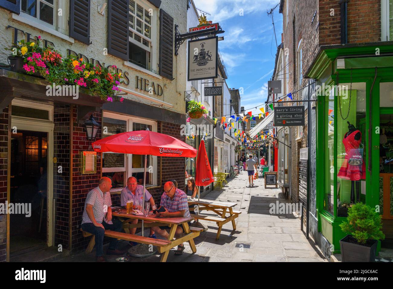 Pub and shops on Paved Court, Richmond upon Thames, London, England, UK Stock Photo