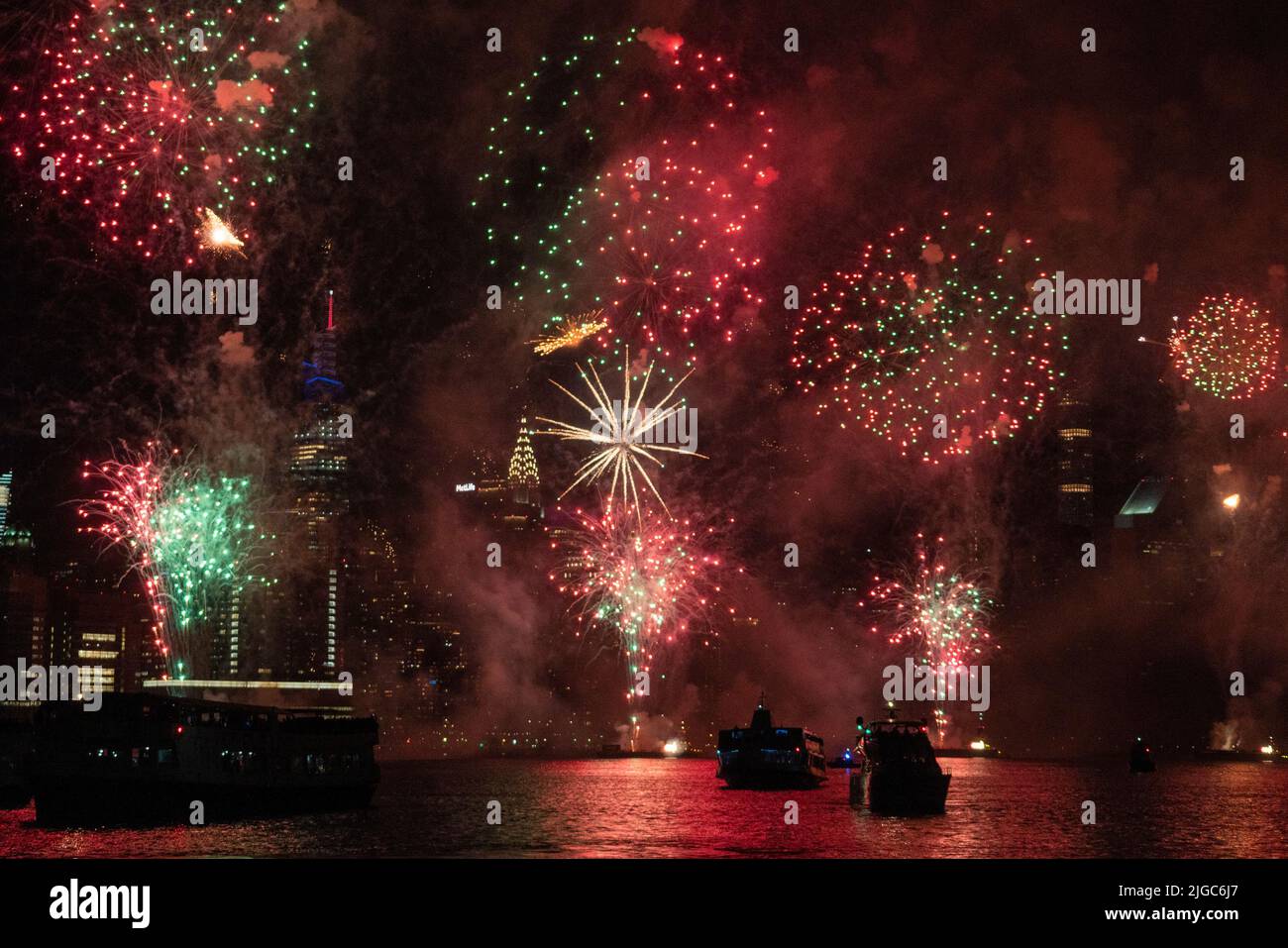 The Macy's Fourth of July fireworks on the East River as seen from the deck of Clipper City. July 4, 2022 Stock Photo