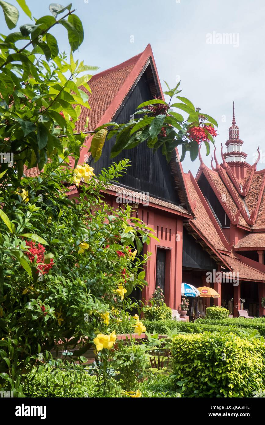 Lush growth in the inner courtyard of the National Museum of Cambodia, Phnom Penh, Cambodia Stock Photo