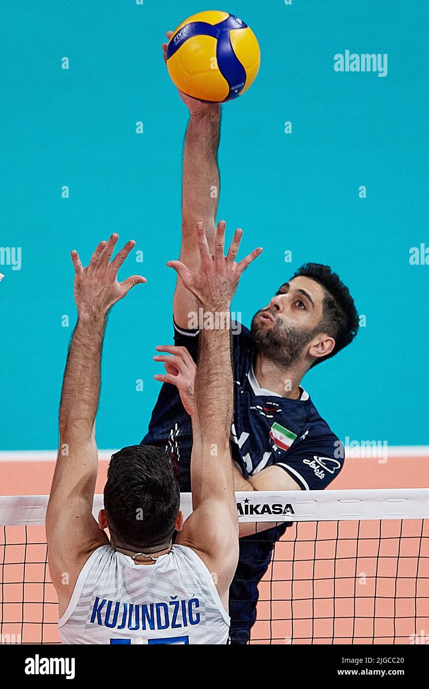 Gdansk, Poland. 09th July, 2022. Ebadipour Ghara H. Milad (R) of Iran and Milan Kujundzic (L) of Serbia during the 2022 men's FIVB Volleyball Nations League match between Iran and Serbia in Gdansk, Poland, 09 July 2022. Credit: PAP/Alamy Live News Stock Photo