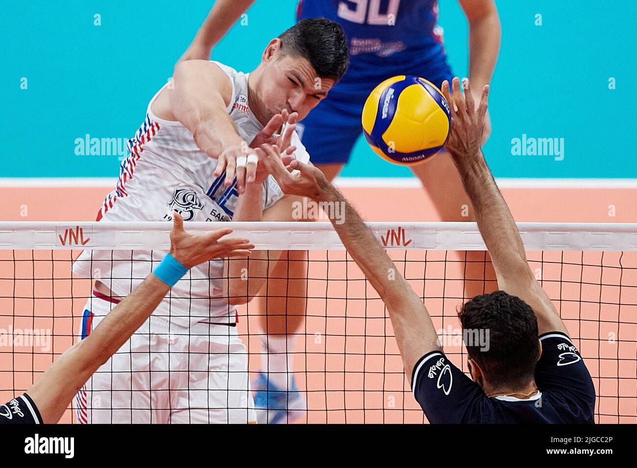 Gdansk, Poland. 09th July, 2022. Ebadipour Ghara H. Milad (R) of Iran and Marko Podrascanin (L) of Serbia during the 2022 men's FIVB Volleyball Nations League match between Iran and Serbia in Gdansk, Poland, 09 July 2022. Credit: PAP/Alamy Live News Stock Photo