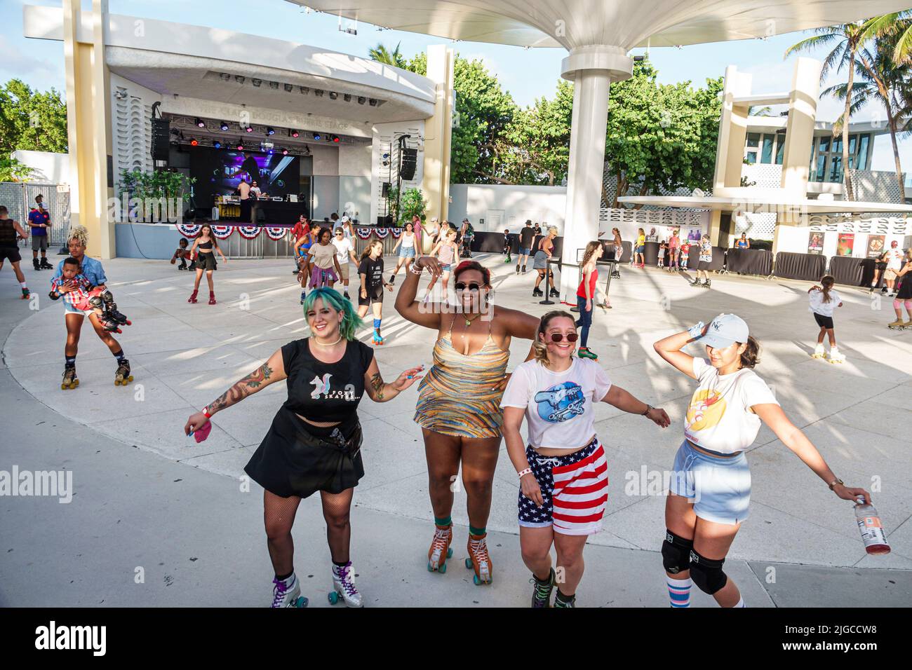 Skating miami beach hires stock photography and images Alamy
