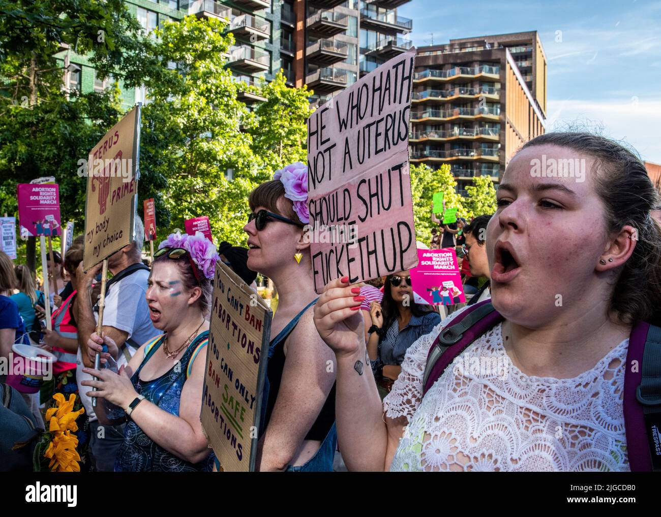 US Embassy, London, UK. 9th July, 2022. Protesters arrive for a rally at the US Embassy in Central London in solidarity with Americam women and against the ruling of the Supreme Court. Picture Credit: ernesto rogata/Alamy Live News Stock Photo