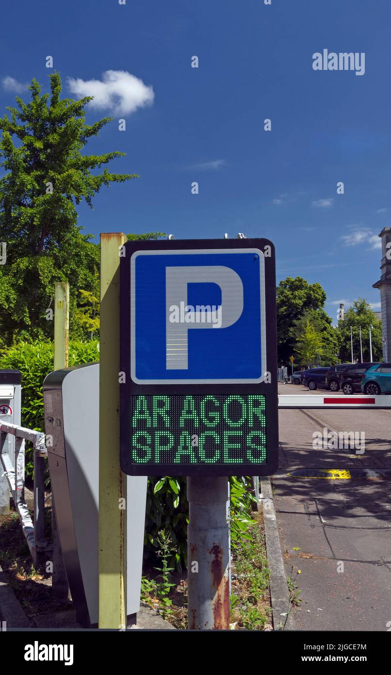 Ar Agor / Spaces - Welsh parking sign Stock Photo - Alamy