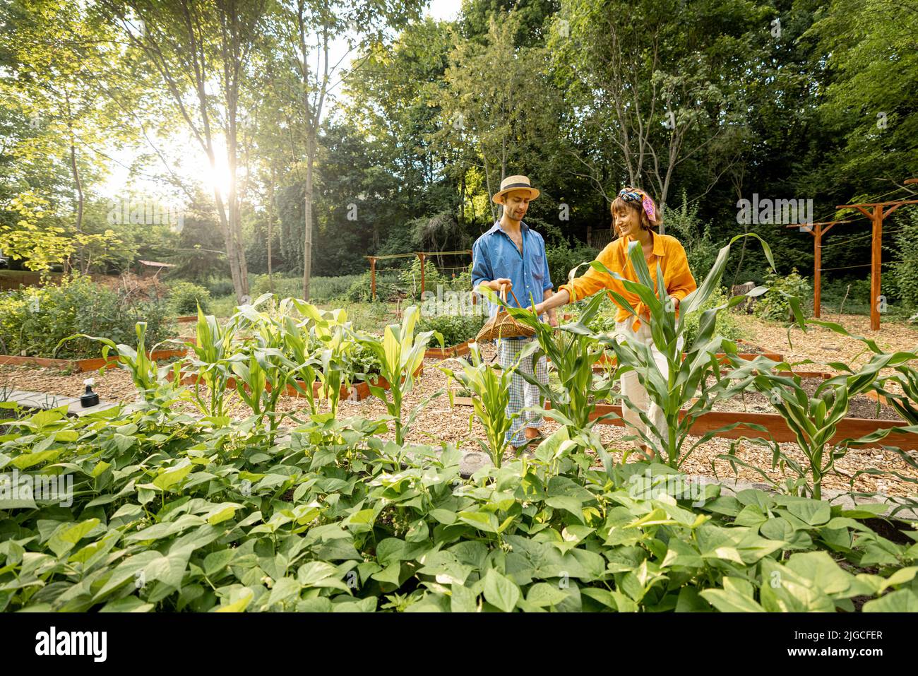Garden man woman couple hi-res stock photography and images - Alamy