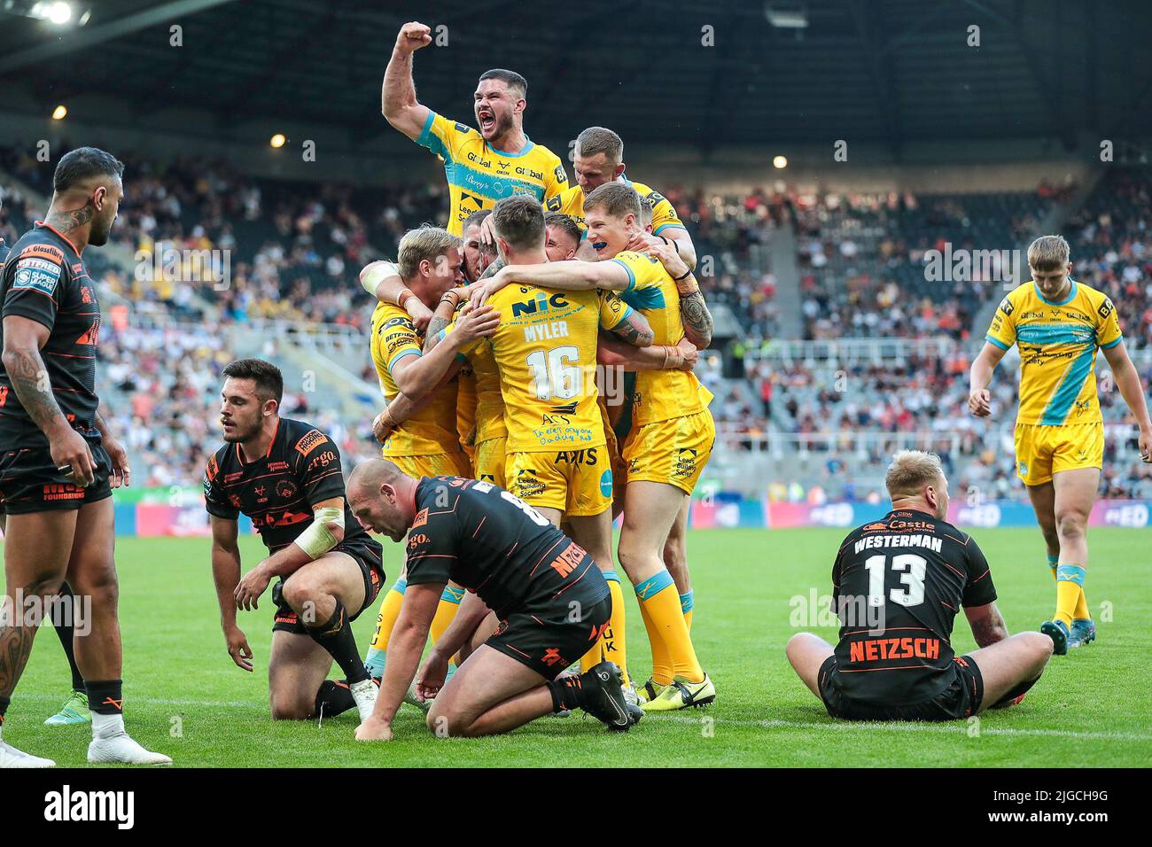 Newcastle, UK. 09th July, 2022. Leeds celebrate a try during the Magic  Weekend Super League match between Leeds Rhinos and Castleford at St.  James's Park, Newcastle, England on 9 July 2022. Photo