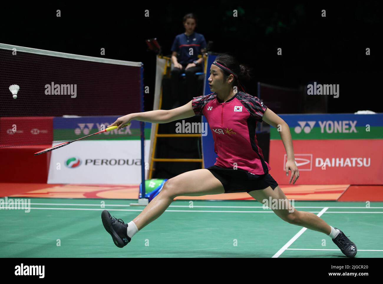 An Se Young of Korea competes against Ratchanok Intanon of Thailand