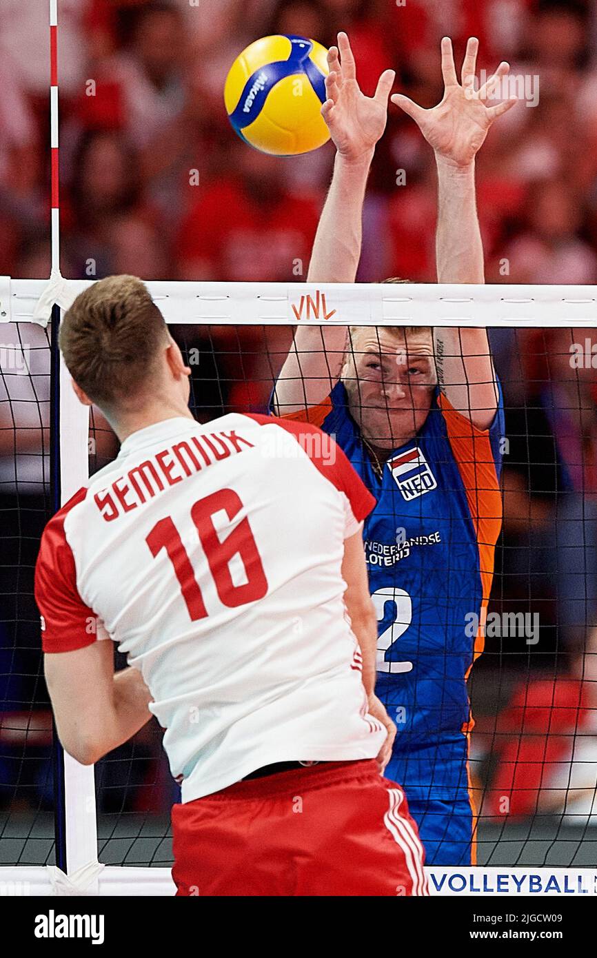 Kamil Semeniuk (L) of Poland and Bennie Junior Tuinstra (R) of the Netherlands during the 2022 men's FIVB Volleyball Nations League match between Poland and the Netherlands in Gdansk, Poland, 09 July 2022. Stock Photo