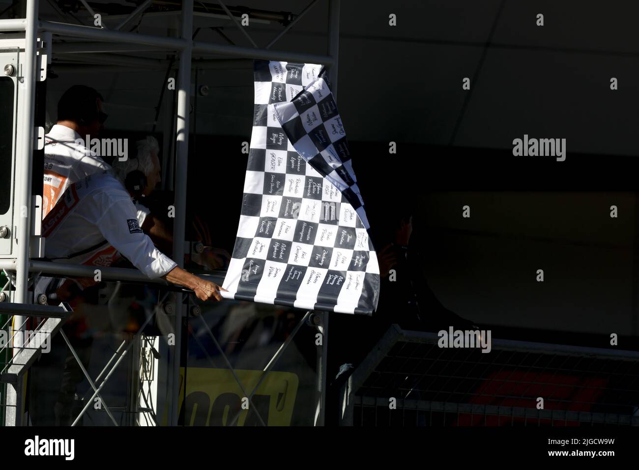 chequered flag, drapeau a damier during the Formula 1 Rolex Grosser Preis Von Osterreich 2022, 2022 Austrian Grand Prix, 11th round of the 2022 FIA Formula One World Championship from July 8 to 10, 2022 on the Red Bull Ring, in Spielberg, Austria - Photo: Dppi/DPPI/LiveMedia Stock Photo