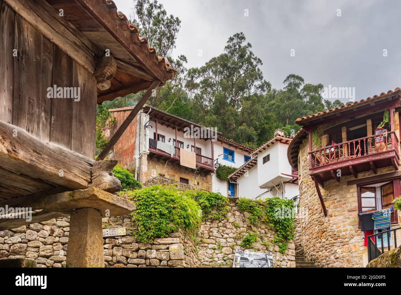 Street of the fishing village of Tazones, in the council of Villaviciosa. Stock Photo