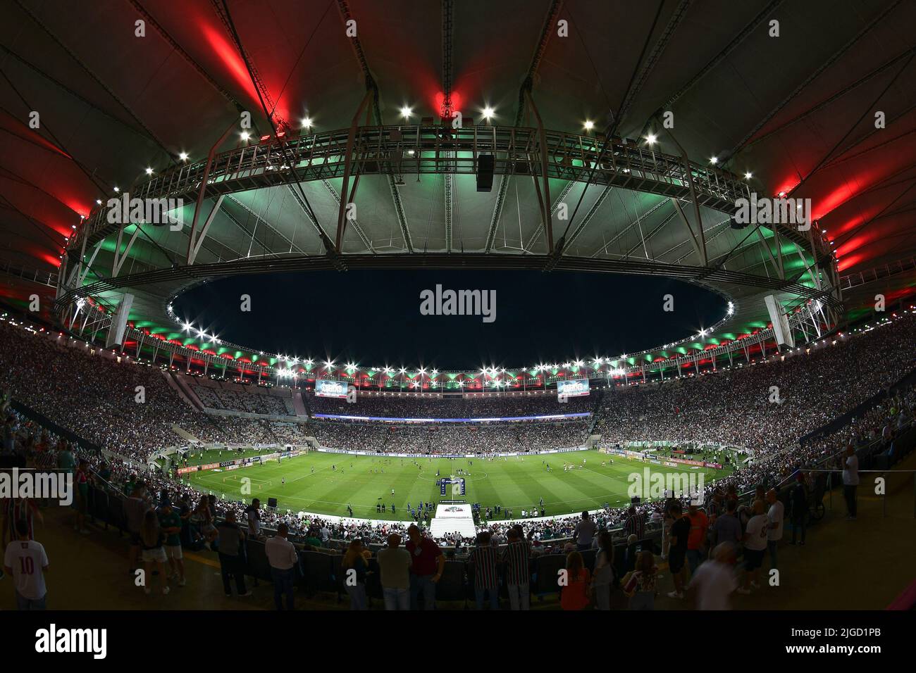 Estação Maracanã vazia em dia de jogo?