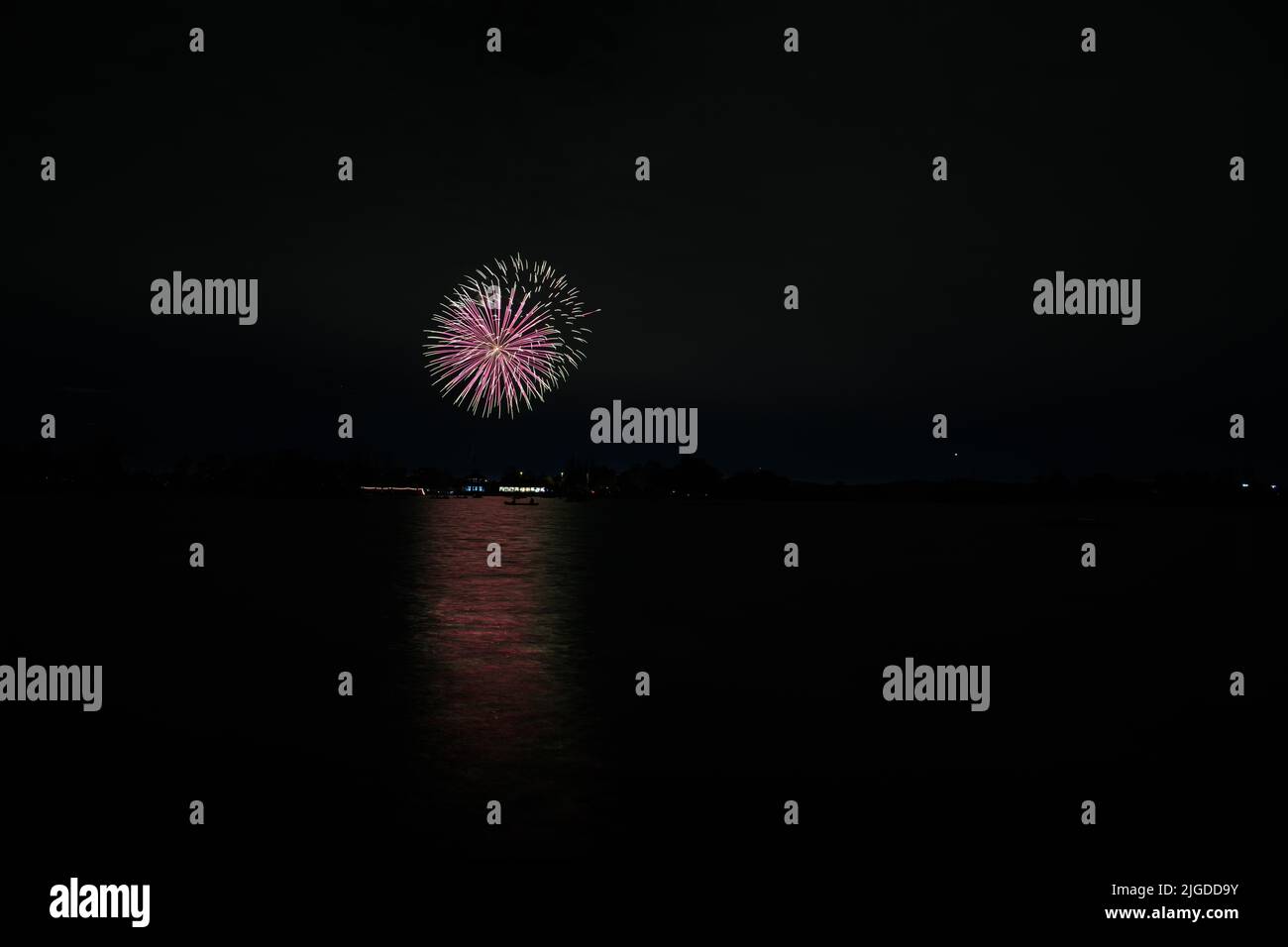 Spectacular Fireworks at Shoreline Park, Mountain View Stock Photo Alamy