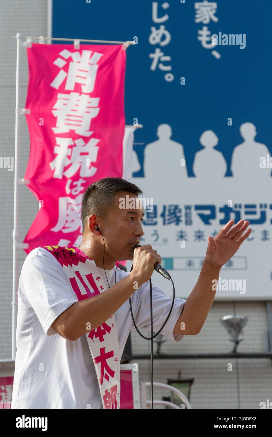 Tokyo, Japan. 09th July, 2022. Actor turned politician, Taro Yamamoto campaigning for his Reiwa Shinsengumi party in the 2022 Upper House elections in Shibuya. The Reiwa Shinsengumi was formed in 2019 when left-leaning members of the Liberal Party left in opposition to its merger with the Democratic Party for the People. Credit: SOPA Images Limited/Alamy Live News Stock Photo