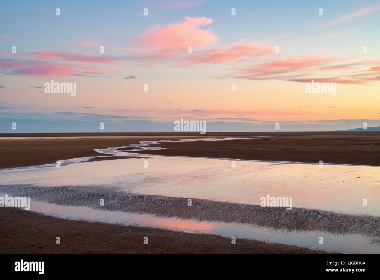 Empty dusk beach hi-res stock photography and images - Alamy