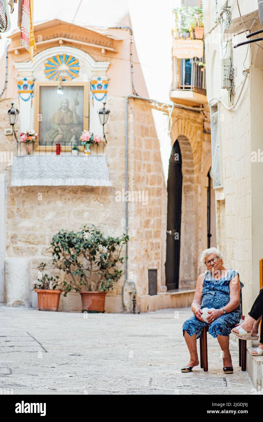 Old lady sitting in a chair hi-res stock photography and images - Alamy