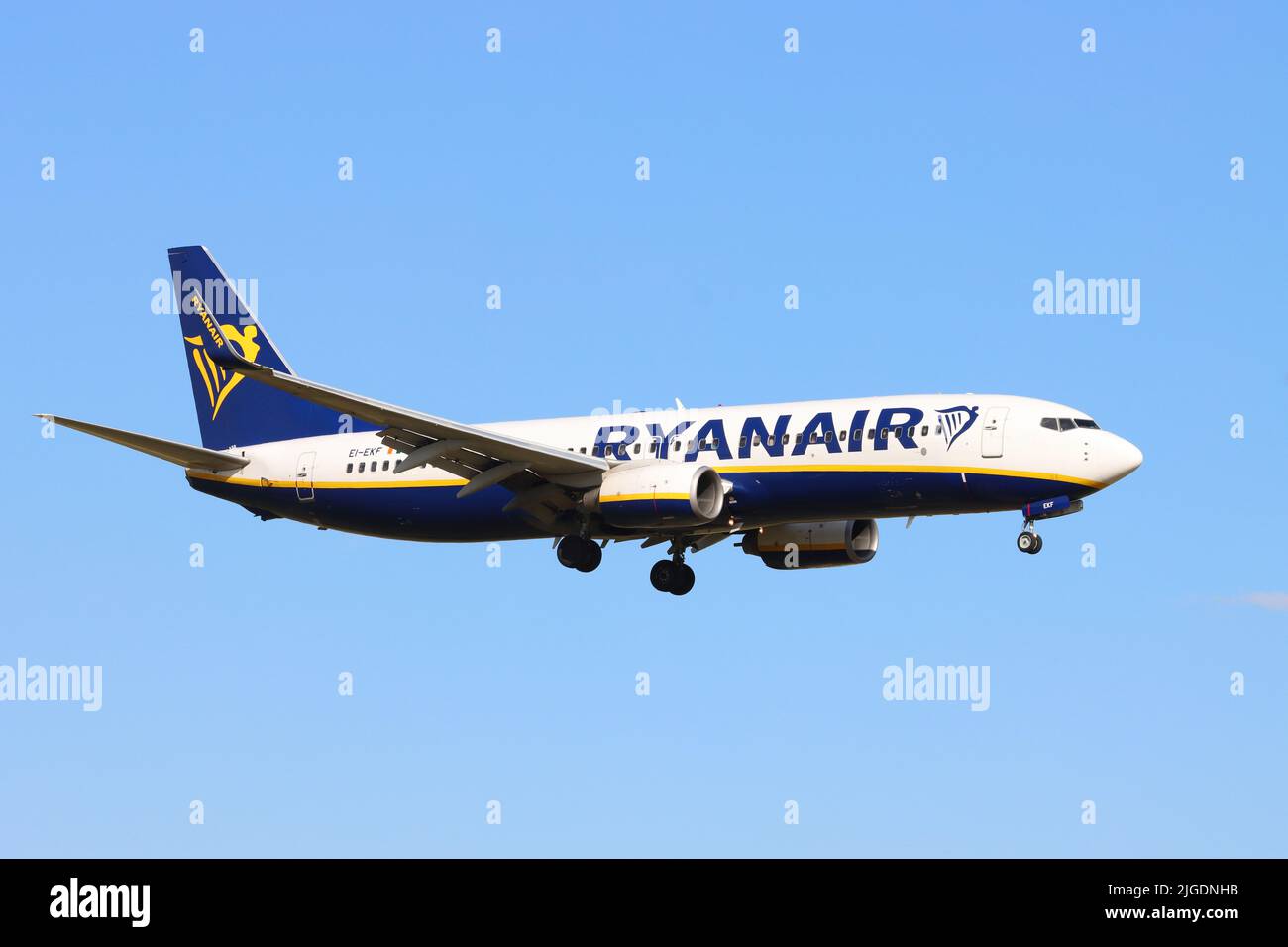 Ryanair, Boeing 737 EI-EKF, landing at Stansted Airport, Essex, UK Stock Photo