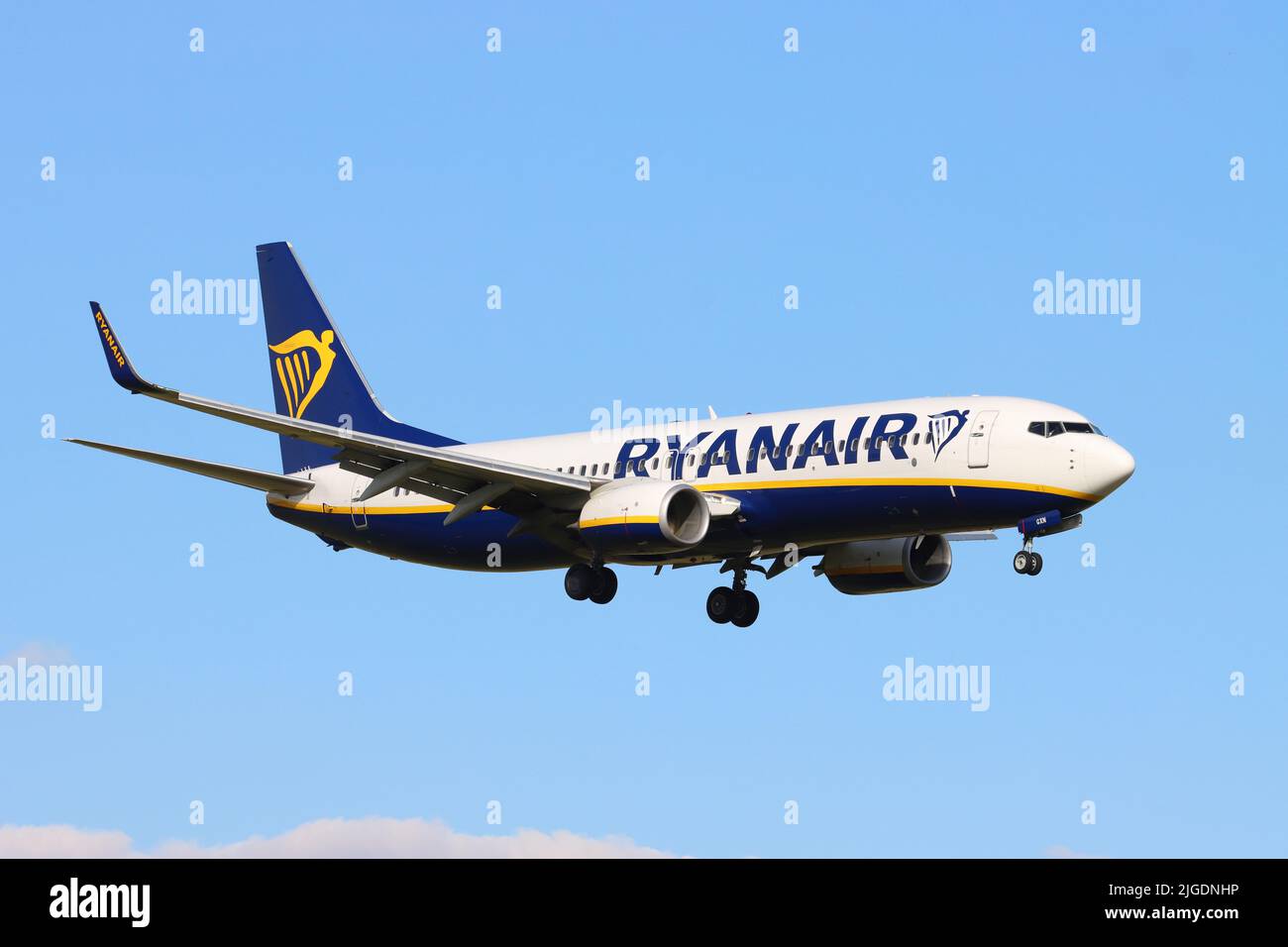 Ryanair, Boeing 737 EI-GXN, landing at Stansted Airport, Essex, UK Stock Photo