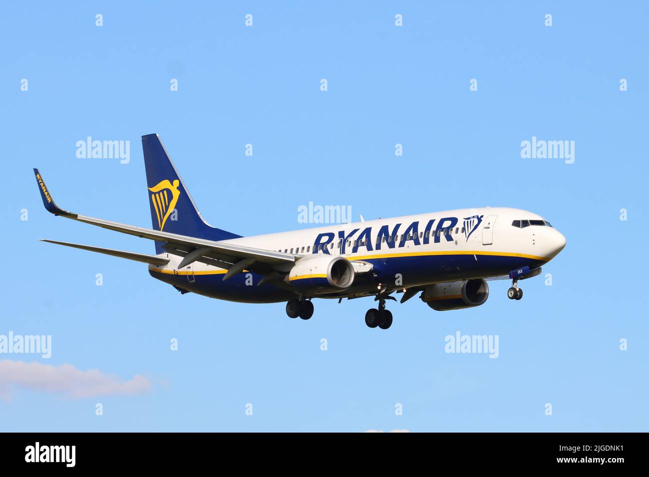 Ryanair, Boeing 737 EI-EKX, landing at Stansted Airport, Essex, UK Stock Photo