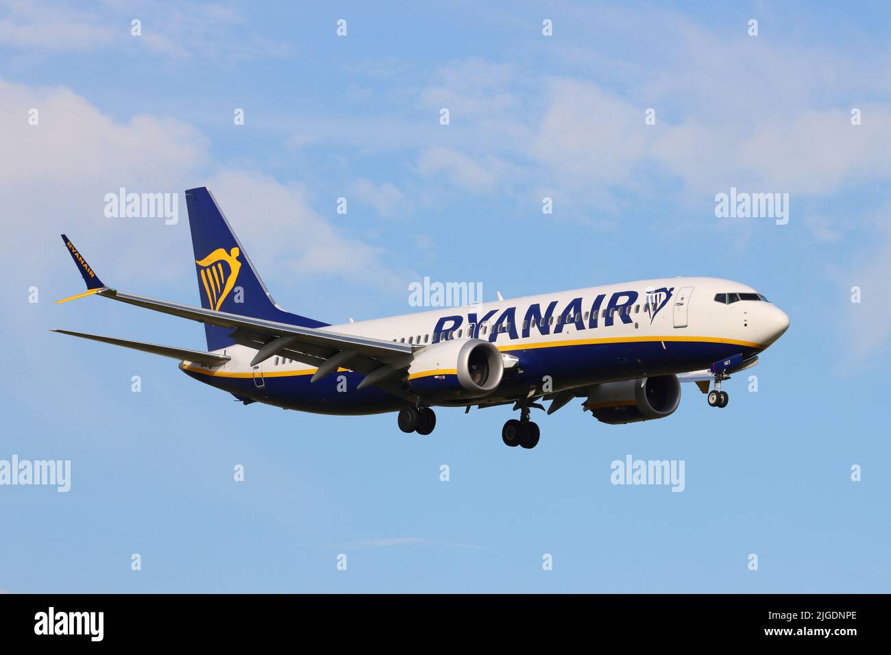 Ryanair, Boeing 737 EI-HGY, landing at Stansted Airport, Essex, UK Stock Photo