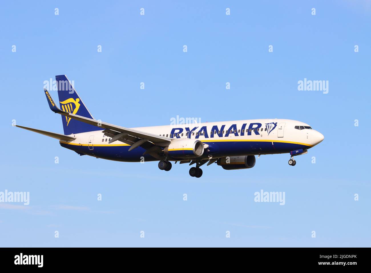 Ryanair, Boeing 737 EI-EFI, landing at Stansted Airport, Essex, UK Stock Photo