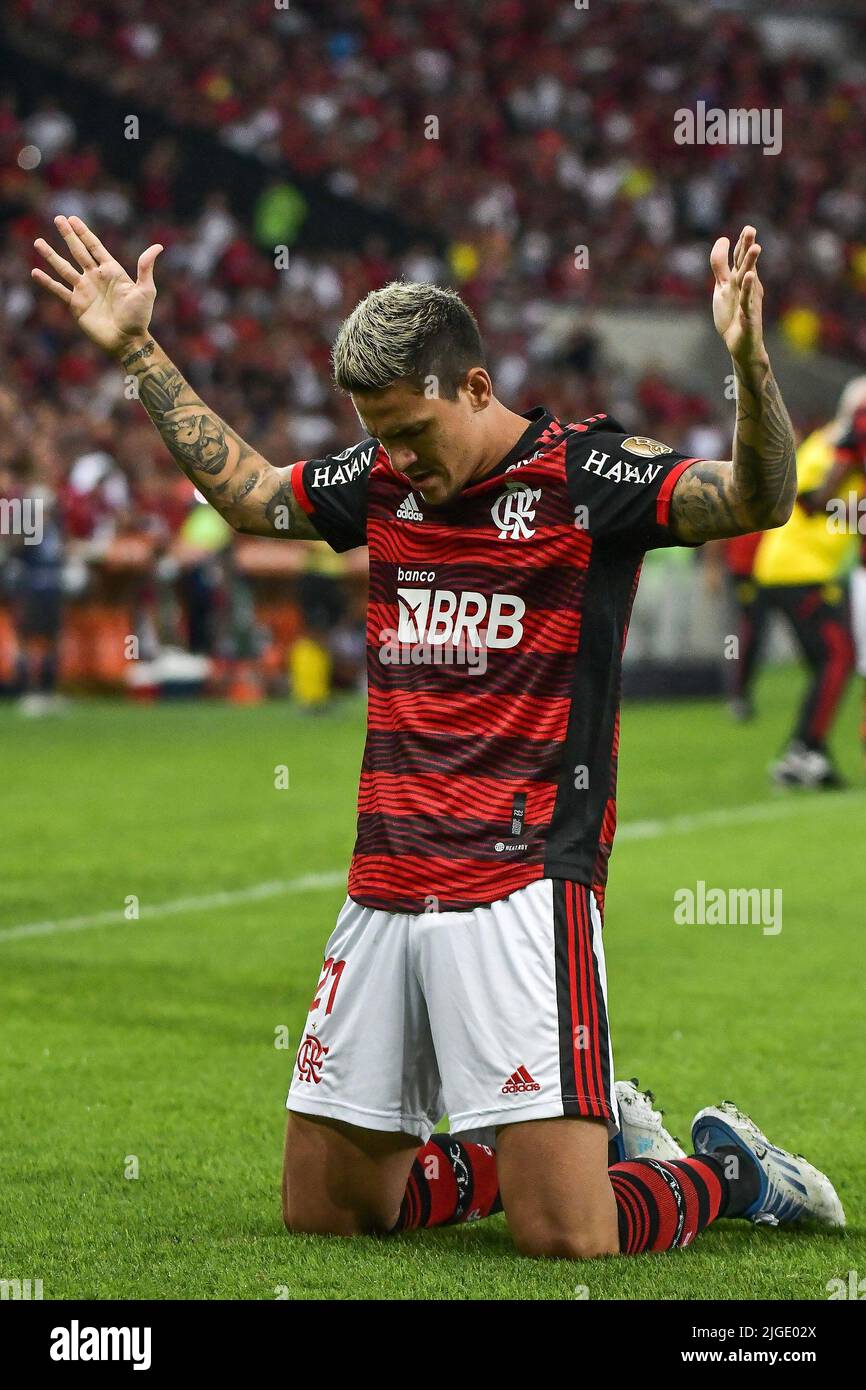 Pedro do Flamengo, comemora o seu gol durante a partida entre Flamengo e Tolima (COL), pelas oitavas de final da Copa Libertadores 2022, no Estádio do Maracanã nesta quarta-feira 06. / PRESSINPHOTO / PRESSINPHOTO Stock Photo