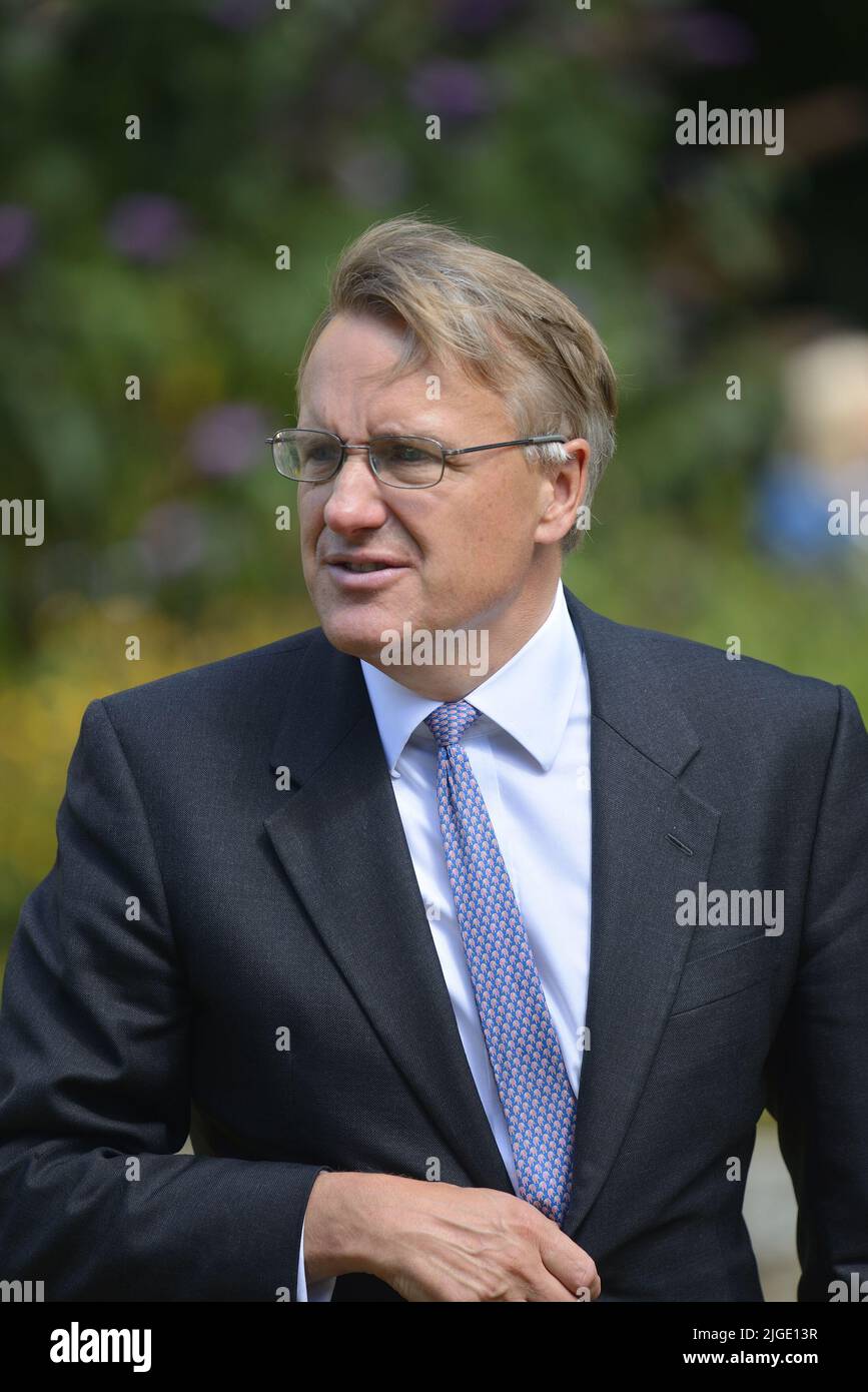 Sir Charles Walker MP (Con: Broxbourne) on College Green 7th July 2022 - the day before Boris Johnson announced he would step down as Prime Minister Stock Photo
