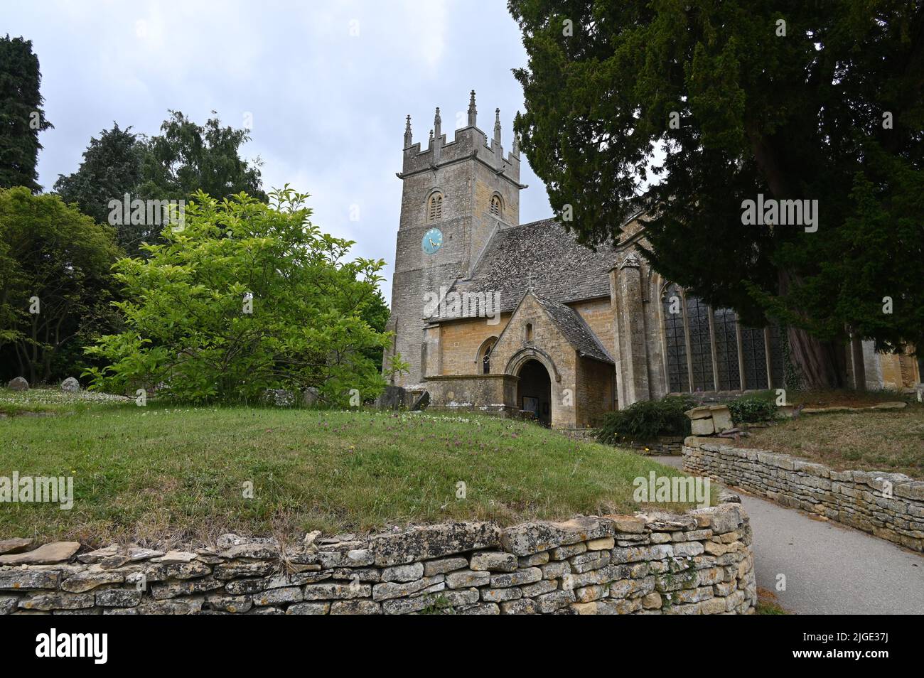 St James Church in the Gloucestershire village of Longborough which is near to Moreton in Marsh Stock Photo